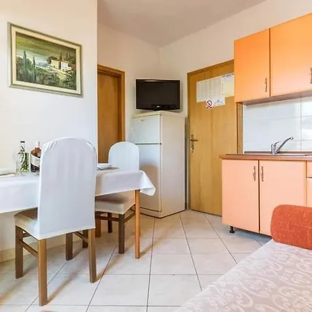 Apartment Tina *