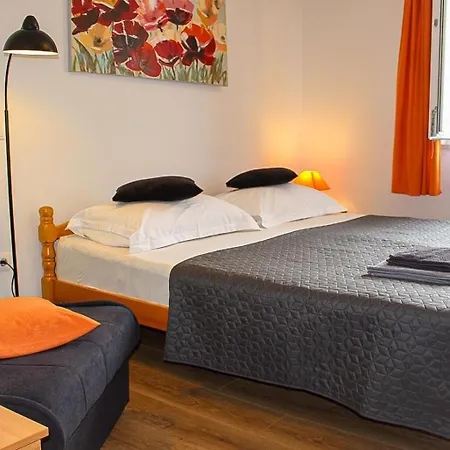 Tina * Μακάρσκα