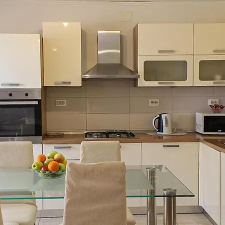 Tina Apartment *