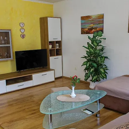 Tina Apartman Makarska