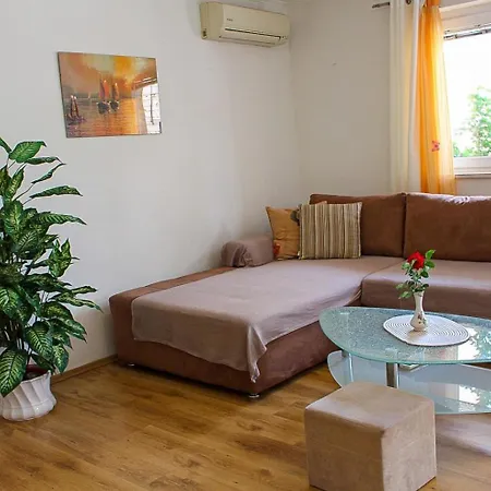 Apartment Tina *