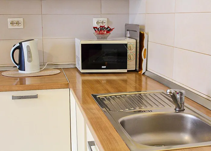 Tina * Μακάρσκα